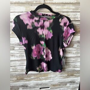 NWT Nicole Miller short sleeve T-shirt in size medium. Black/purple color.